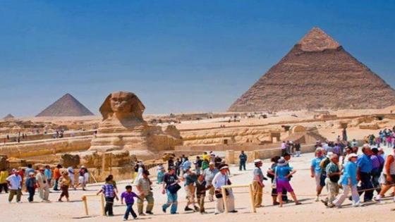 سائحين في مصر